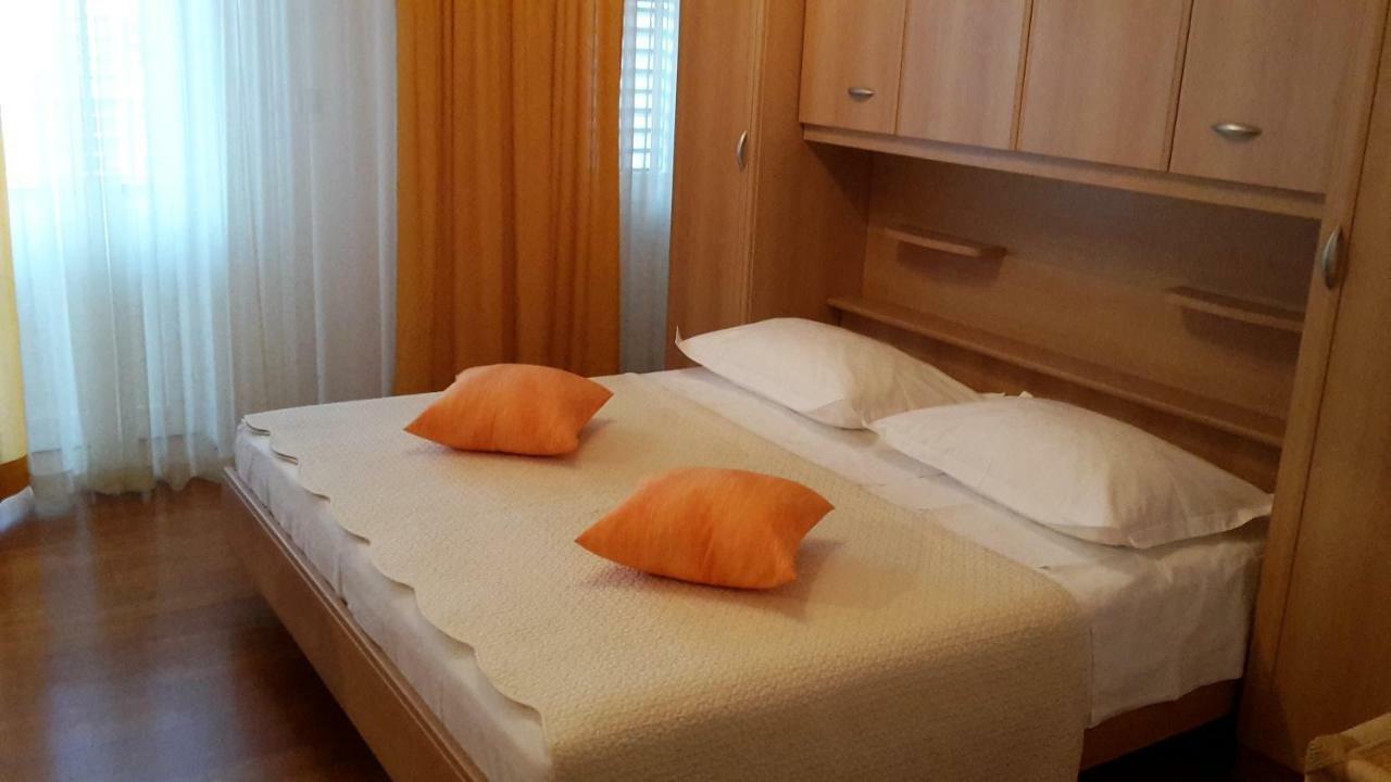 Guest House Fenix Brela Exterior photo